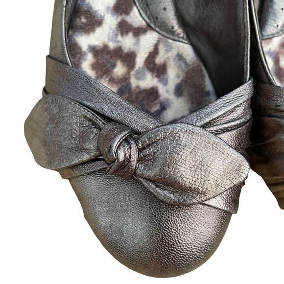 Born ~ Molly Ballet Flat Shoes ~ Metallic Leather Bow Slip Ons ~ size 7 - Picture 4 of 14